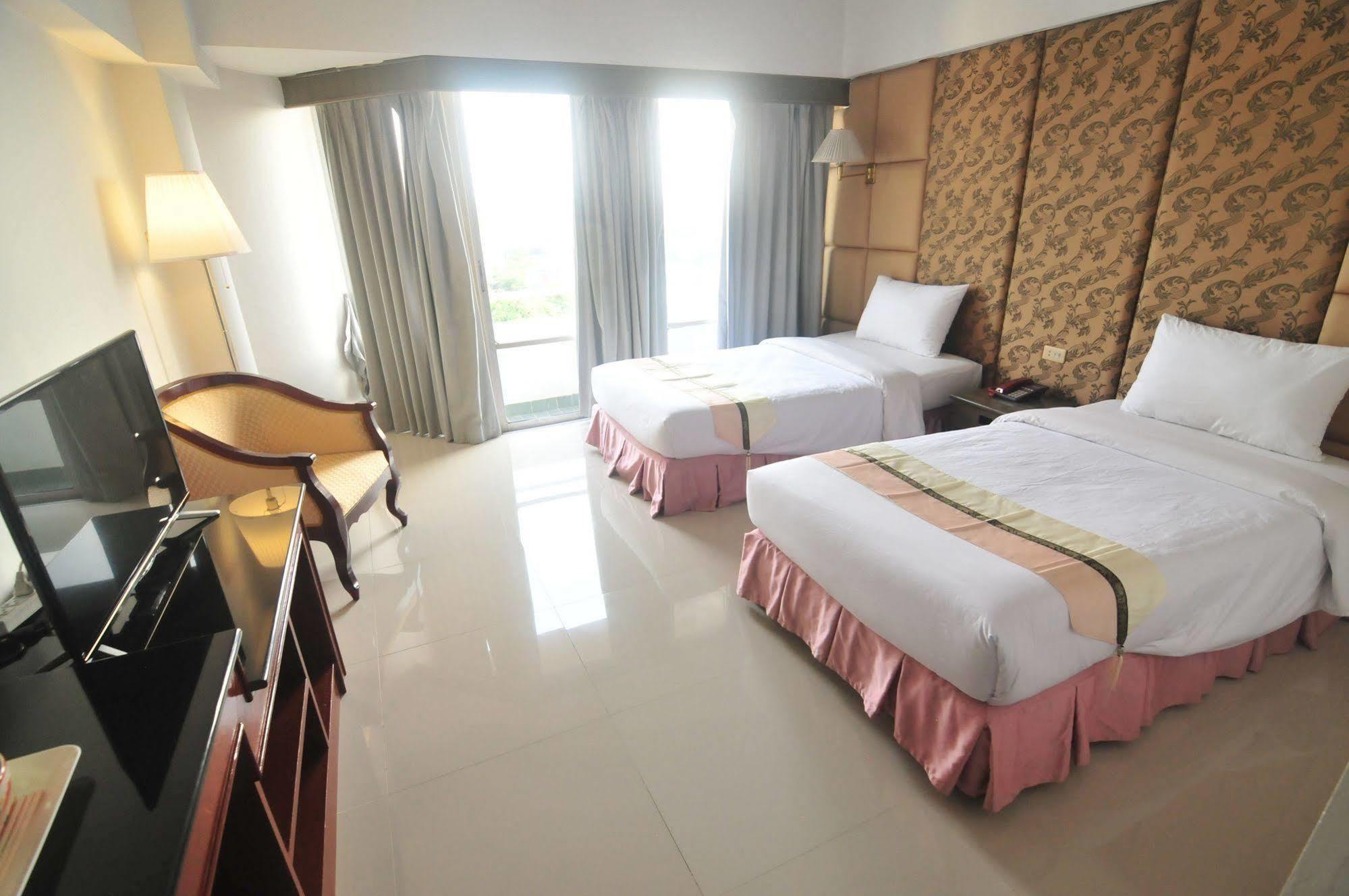 Ayothaya Riverside Hotel Ayutthaya Eksteriør billede